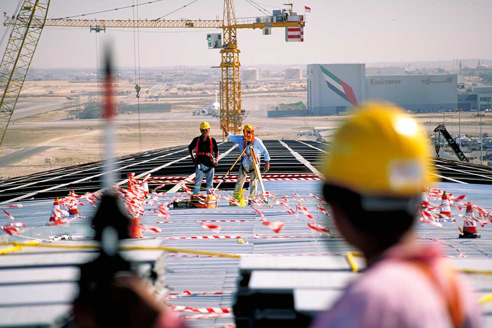 2152-bechtel-dubai-international-airport-expansion-under-construction-workers-surveying-1998